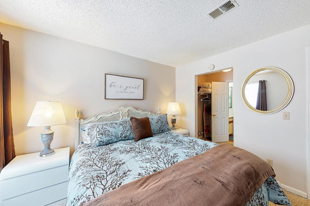 Couples Paradise & Retreat On The 18Th Branson Room photo